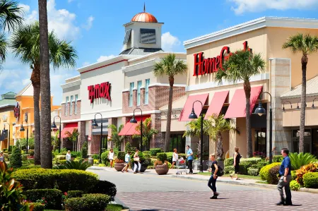 Courtyard Sarasota at University Town Center Отели в г. Те-Медоуз