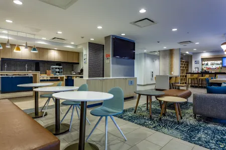 TownePlace Suites Raleigh-University Area Отели рядом с достопримечательностью «Уэйк Крисчен Академи»