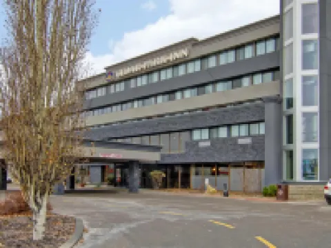 Best Western Cedar Park Inn エドモントンのホテル