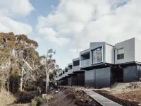 Clare Hillside Apartments - parking