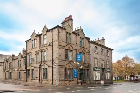 The Royal Hotel and Bar Отели рядом с достопримечательностью «Hyning Monastery»