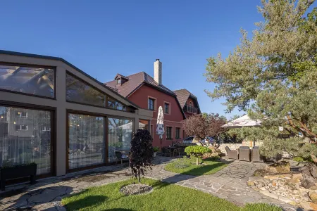 Hotel McLimon Отели в г. Фульнек