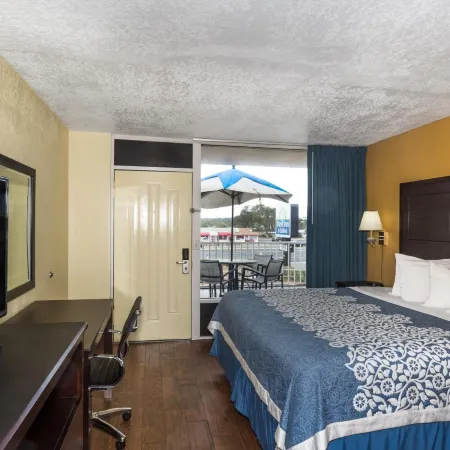 Days Inn & Suites by Wyndham Port Richey