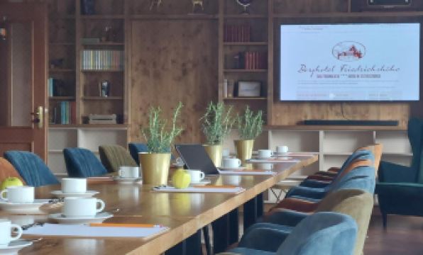 Berghotel Friedrichshöhe - Sauna, Pool & Natur