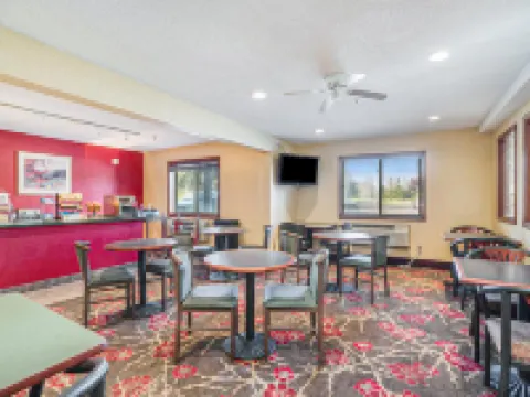 Super 8 by Wyndham Mt. Pleasant Hotels in Mount Pleasant