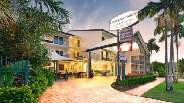 Cairns Queenslander Hotel & Apartments Hotels near McLeod Street Pioneer Cemetery