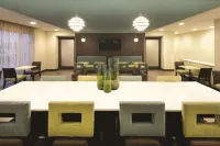 La Quinta Inn & Suites by Wyndham Artesia - breakfast