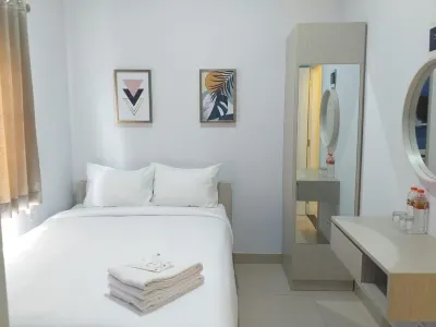 Daima Syariah Mansion Tebet Hotels near Cawang