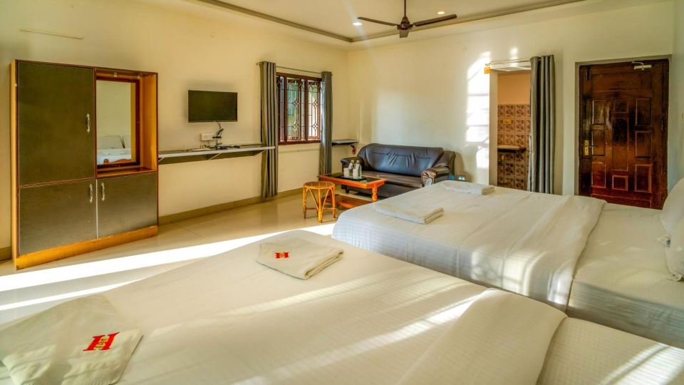 Hare Rama Hare Krishna - Eesha Hotel