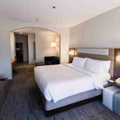 Holiday Inn Express & Suites GUTHRIE NORTH EDMOND by IHG Rooms