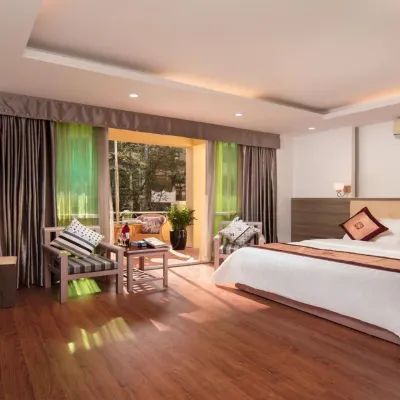 فان ميو هوتل Hotels near Hồ Giám