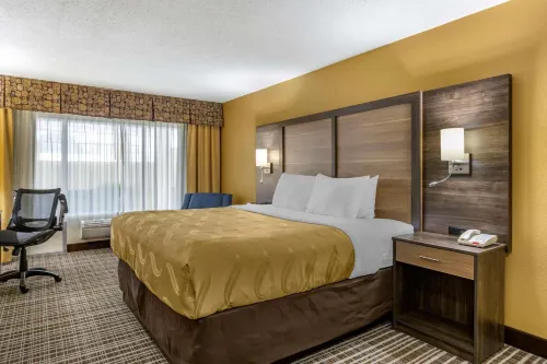 Quality Inn & Suites - Greensboro-High Point - parking