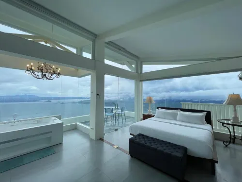 The Carmelence View Villa - Bed and Breakfasts