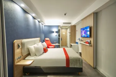 Holiday Inn Express Istanbul - Atakoy Metro Hotels near Merter AVM
