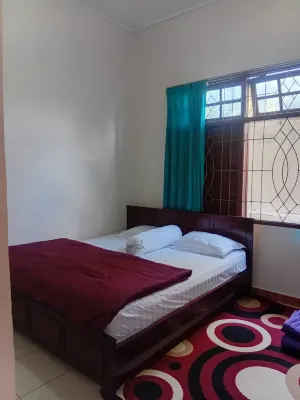 Rumah Ibu Homestay Hotels in Lima Kaum