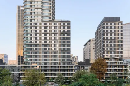 Lumina Apartments Near Warsaw Uprising Museum Отели рядом с достопримечательностью «Памятник Николаю Копернику»