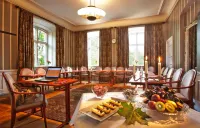 Åkeshofs Slott Hotels in Bromma