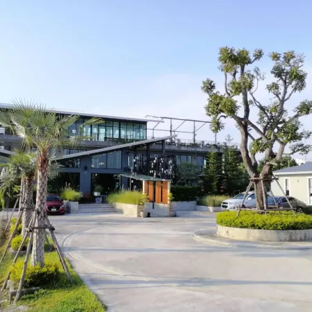 The River Palm Resort