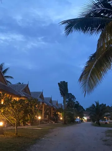 รูปภาพของชายทะเลขนอม