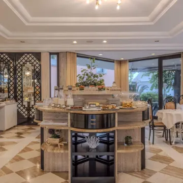 Hotel President - Vintage Hotel in Centro Отели рядом с достопримечательностью «Mojito Beach Riccione»