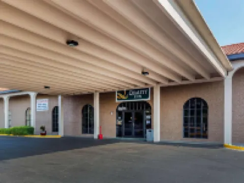 Quality Inn Forsyth Near GA Public Safety Training Center Hoteles en Forsyth