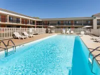 Days Inn & Suites by Wyndham Kokomo Hotels in Tipton