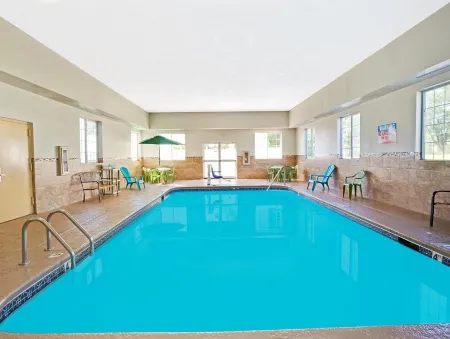 Microtel Inn & Suites by Wyndham Roseville/Detroit Area