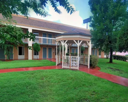 Suburban Studios Hotel Kingsland Near I-95