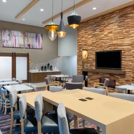 La Quinta Inn & Suites by Wyndham Perry