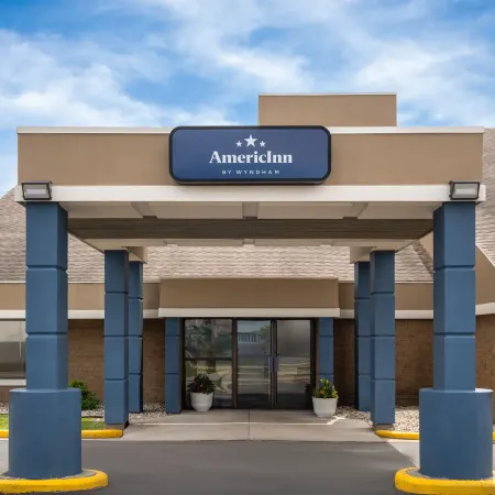 AmericInn by Wyndham Marshfield