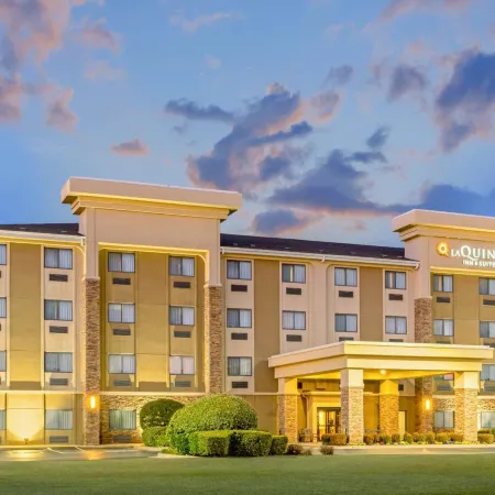 La Quinta Inn & Suites by Wyndham Midwest City - Tinker AFB