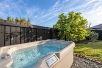 Zenith Escapes Your Quintessential 4BR Haven -  case vacanza in affitto