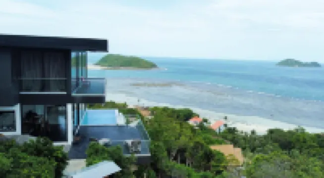 Sis and Sea Villa