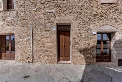 Borgo Medievale San Quirico d'Orcia B&B - Capitano Collection - Albergo Diffuso Hotel dekat Madonna di Vitaleta Chapel