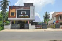 Hotel Temple City Hotels near SCN024 - Pazhayarai Vadathali Temple