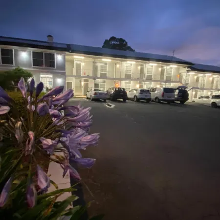 Colonial Lodge Motor Inn