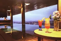 FOX Hotel Pekanbaru - Pools