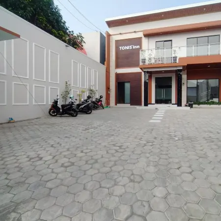 RedDoorz Syariah Near Alun Alun Tegal 2