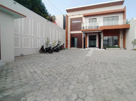 RedDoorz Syariah Near Alun Alun Tegal 2