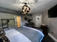 Elephant & Castle Hotels in Holmfirth