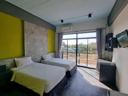 Pornsiri Hotel Sisaket Отели рядом с достопримечательностью «Wat Chiang Ei Si Mongkol Wararam»