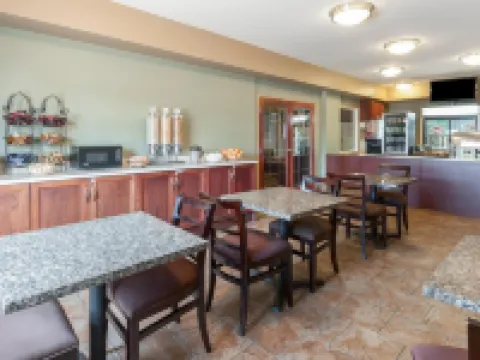 薩斯喀徹温堡速8酒店 薩斯喀徹温堡酒店