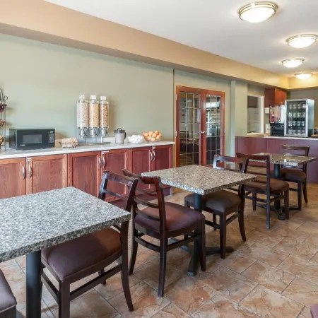 Super 8 by Wyndham Fort Saskatchewan