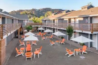 UpValley Inn & Hot Springs Napa Valley, an Ascend Collection Hotel