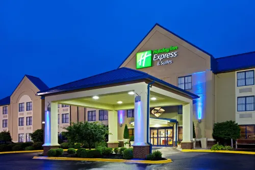 Holiday Inn Express & Suites SCOTTSBURG by IHG - parking