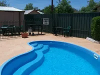 Green Gables Motel - Pools