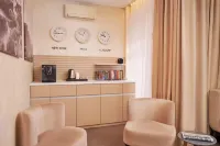 Aura Aquarelle Hotel