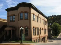 Town Hall Inn - parking