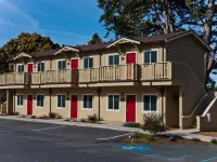 Monterey Peninsula Inn Hotels near Lover's Point Park