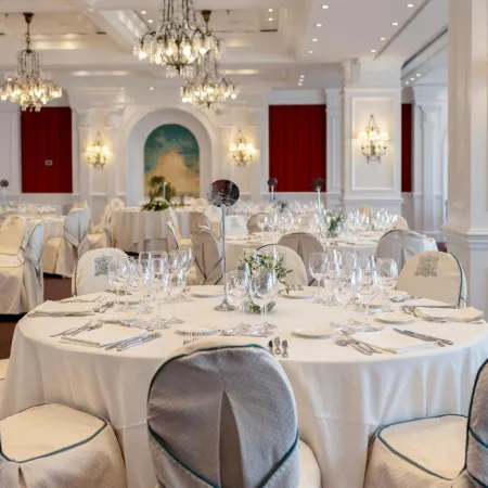 Hotel de Londres y de Inglaterra Отели рядом с достопримечательностью «Пляж Ла-Конча»